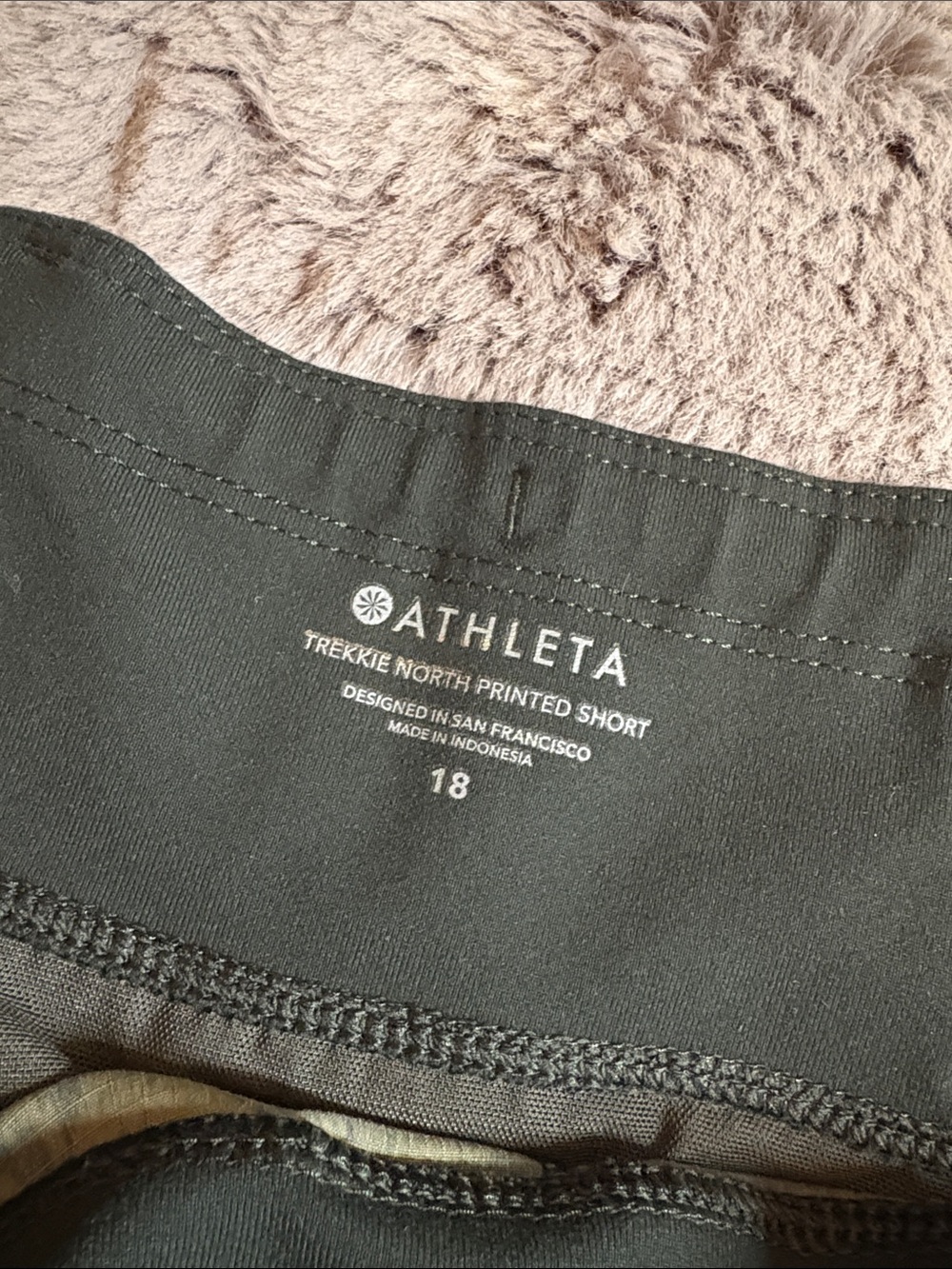 Athleta Dark Green Floral Athletic Shorts Size 18 - Picture 3 of 4